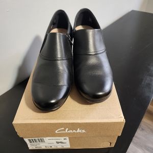 New in box! Clark's Emslie Craft black leather heels. Size 9.5.